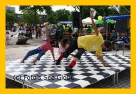 K_DSC02711_AnnaBlamanplein_feest_aug08_SeeGlobe
